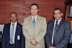Institución recibe visita estudiantes universitarios de Moca