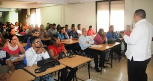 Cientos de estudiantes de la Universidad Nacional Evangélica de Santiago reciben charla sobre Reforma Financiera y Sistema de Contabilidad