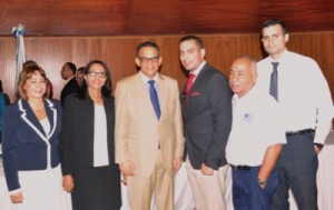 Reconocen empleados de la institución por desempeño laboral
