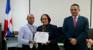 Reconocen empleados por excelentes resultados en evaluación de desempeño laboral